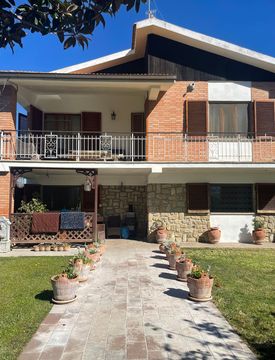 Facciata - Villa in Vendita in Piazza Italia a Grosseto