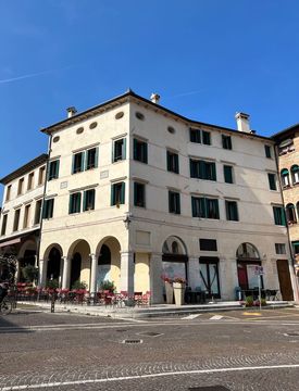 Appartamento in Affitto in Piazza Giuseppe Garibaldi a Asolo