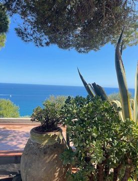 Foto 1 di 26 - Casa bifamiliare, trifamiliare in Vendita in zona Poggi a Imperia