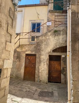 Foto 1 di 10 - Casa indipendente in Vendita in Via Nicola Ragusa 18 a Chiaramonte Gulfi