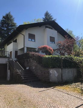 Foto 1 di 35 - Casa bifamiliare, trifamiliare in Vendita in Via Scena 44 a Merano