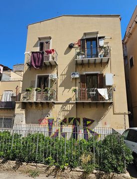Facciata - Trilocale in Vendita in Via Albergheria 105 a Palermo
