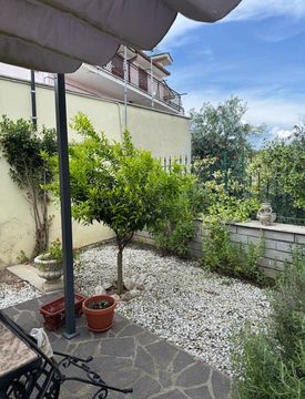 Giardino - Casa bifamiliare in Affitto in zona Laghetto a Guidonia Montecelio