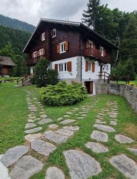 Foto 1 di 36 - Villa in Affitto in Via Don Sisto Bighiani 3 a Macugnaga
