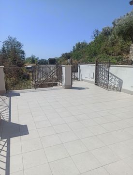 Terrazza - Bilocale in Vendita in Regione Piani 2 a Castellaro