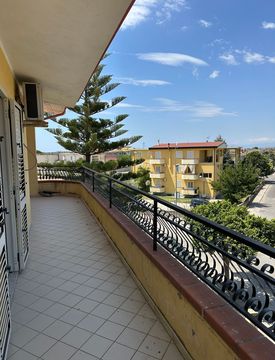 Foto 1 di 15 - Quadrilocale in Vendita in Via Aurelia 5 a Cropani