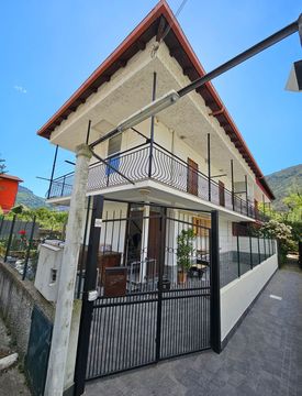 Foto 1 di 57 - Villetta a schiera in Vendita in Via Edmondo de Amicis 33 a Ventimiglia