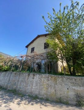 Foto 1 di 34 - Casa indipendente in Vendita in Località Fraitusa a Badalucco