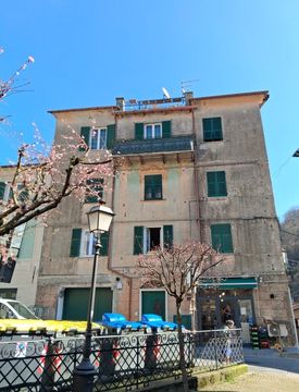 Facciata - Quadrilocale in Vendita in Piazza Erasmo Piaggio 11 a Torriglia