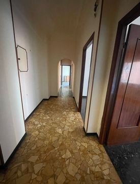 Sala - Quadrilocale in Vendita in Via Montallegro a Genova