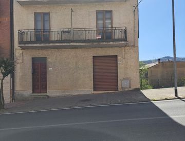 Foto 1 di 7 - Casa indipendente in Vendita in Corso Garibaldi 269 a Soveria Mannelli