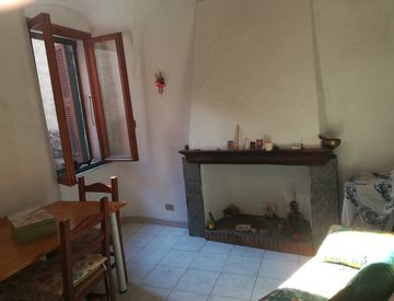 Foto 1 di 16 - Trilocale in Vendita in Via Ponte a Pigna