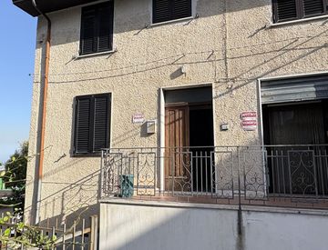 Foto 1 di 13 - Attico, mansarda in Vendita in Via dei Normanni a Altomonte