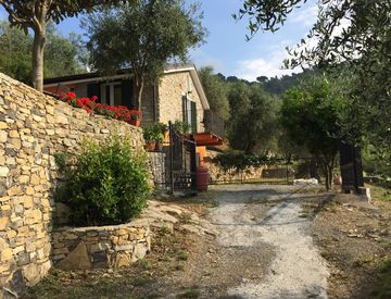 Foto 1 di 11 - Rustico, casale in Vendita in Cossaluvo 1 a Diano San Pietro