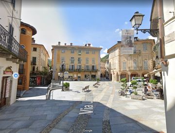 Foto 1 di 18 - Quadrilocale in Vendita in Piazza Giovanni Calderini 1 a Varallo