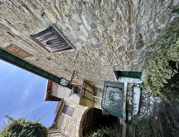 Foto 1 di 27 - Casa indipendente in Vendita in Via Dietro Chiesa a Molini di Triora