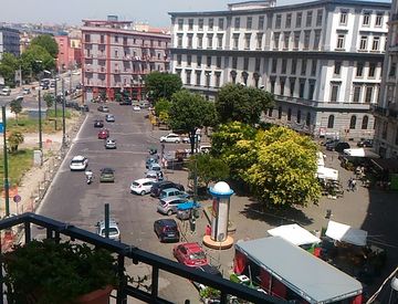 Foto 1 di 7 - Stanza in Affitto in Piazza Carlo III 53 a Napoli