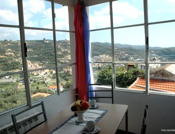Foto 1 di 12 - Casa bifamiliare, trifamiliare in Vendita in Via Ruffini 14 a Dolcedo