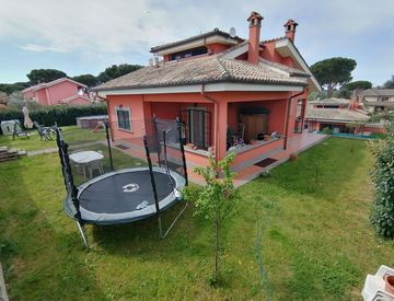 Villa In Vendita In Via Monte Caminetto A Sacrofano Mq Casa It