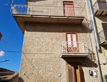 Foto 1 di 17 - Casa indipendente in Vendita in Via San Tommaso 11 a Caltavuturo