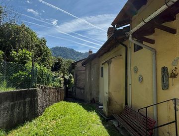 Foto 1 di 16 - Bilocale in Vendita in Vicolo Taddeo a Cittiglio