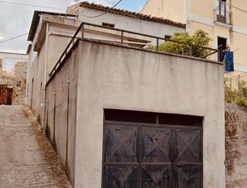 Foto 1 di 20 - Casa indipendente in Vendita in Via Valle 5 a Ardore