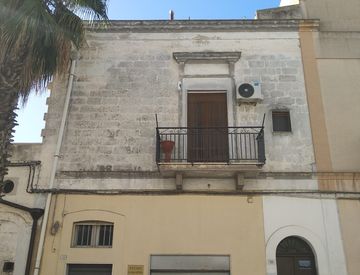 Foto 1 di 11 - Casa indipendente in Vendita in Via Roma 48 a Laterza