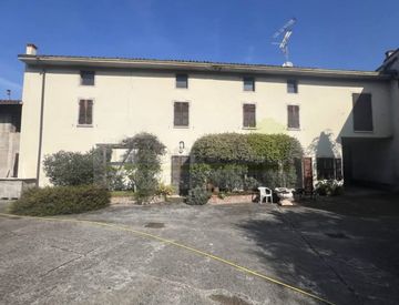Foto 1 di 15 - Rustico, casale in Vendita in Via Giuseppe Guerzoni 20 a Montichiari