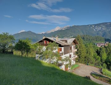 Foto 1 di 16 - Casa bifamiliare, trifamiliare in Vendita in Borgo Salagona 34 a Vigo di Cadore