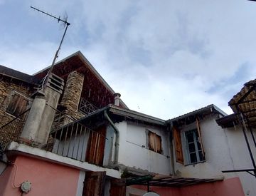 Foto 1 di 19 - Rustico, casale in Vendita in Via Casarelli a Molini di Triora