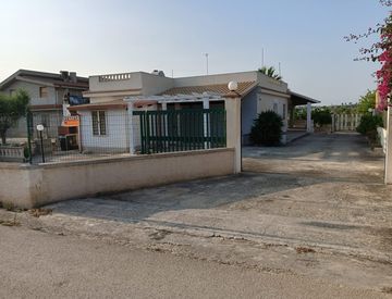 Foto 1 di 31 - Casa bifamiliare, trifamiliare in Vendita in Via dei Papaveri 29 a Ispica