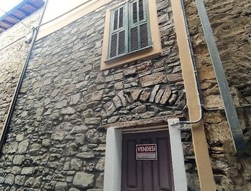 Foto 1 di 13 - Casa indipendente in Vendita in Via Roma 7A a Apricale