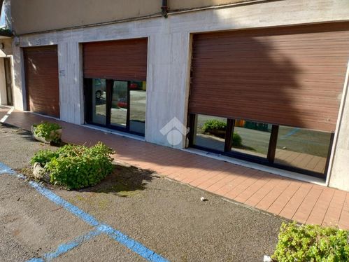 Negozio/Locale commerciale in Commerciale - Image 1