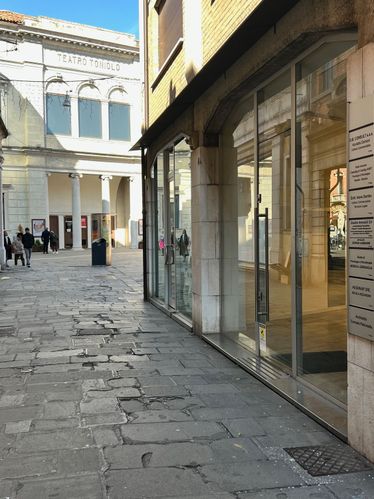 Negozio/Locale commerciale in Commerciale - Image 9