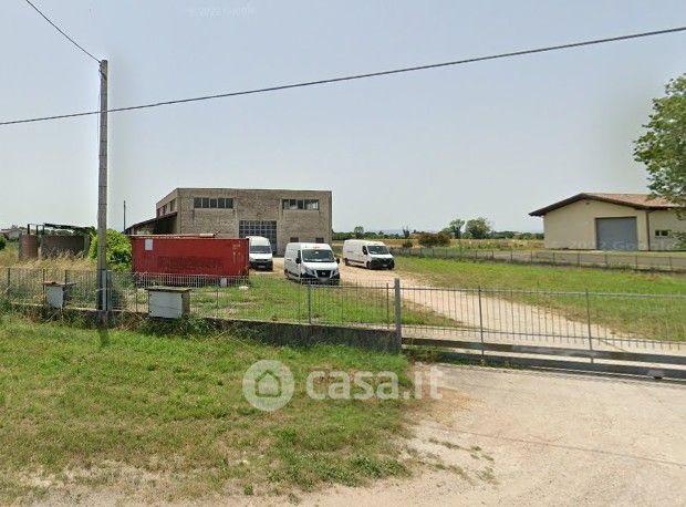 Capannone in commerciale in Via Mesolino 37