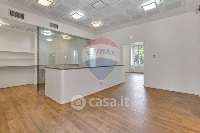 Ufficio in commerciale in Viale Bianca Maria 19