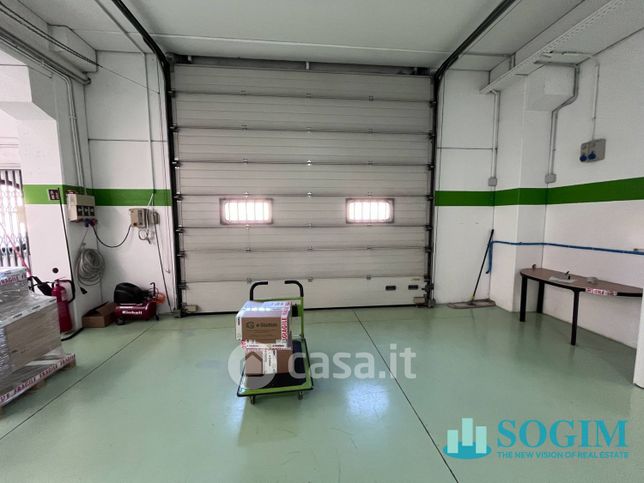 Capannone in commerciale in Via della Levata 4