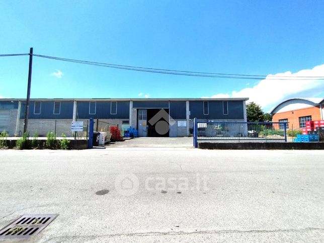 Capannone in commerciale in Via Valdellatorre 188