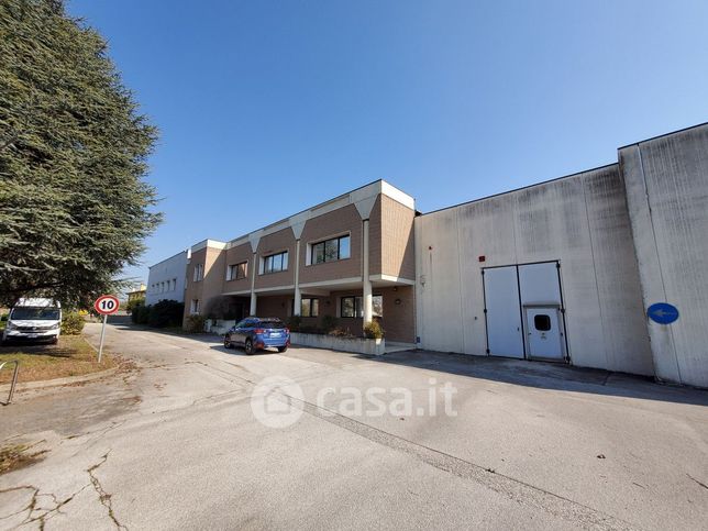 Capannone in commerciale in Via Rimembranza