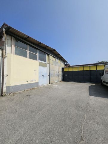 Capannone in commerciale in Via Statale