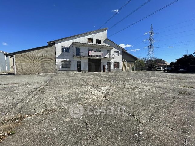 Capannone in commerciale in Via della Repubblica