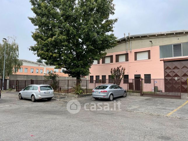 Capannone in commerciale in Via guido rossa