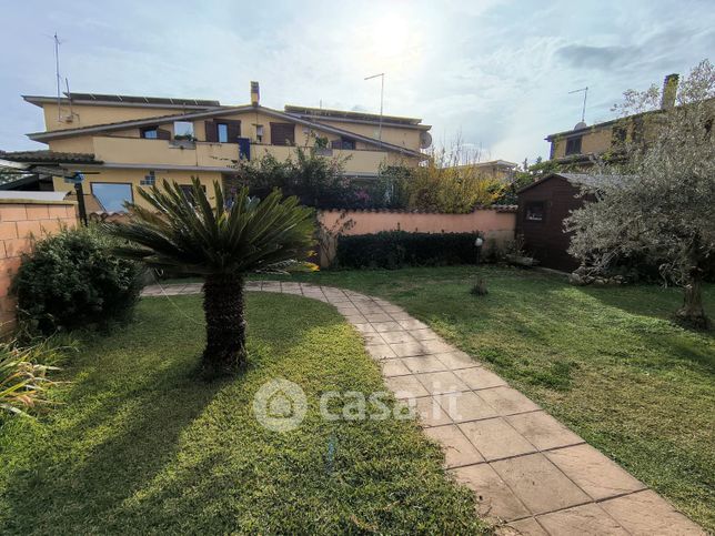 Casa bi/trifamiliare in residenziale in Via Praga