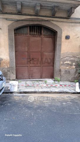 Box/posto auto in residenziale in Via Pentolai 79