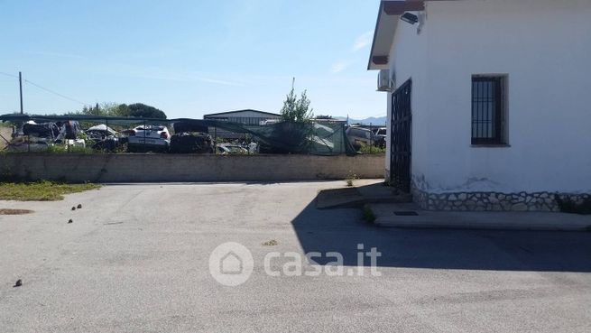 Garage/posto auto in residenziale in Via Appia Nuova 14