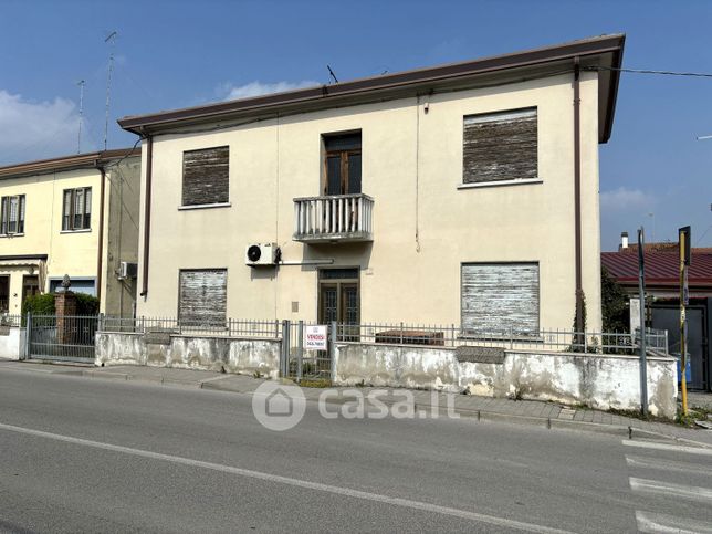 Villa in residenziale in Via Roma 5