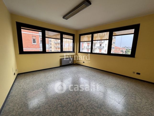 Ufficio in commerciale in 