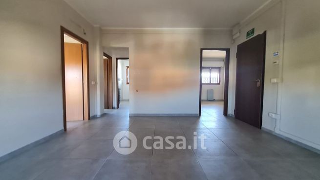 Ufficio in commerciale in Via Galileo Galilei 20