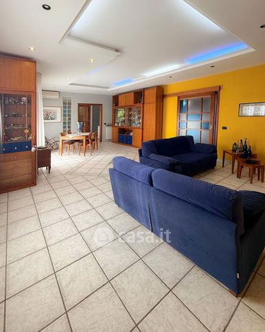 Appartamento in residenziale in Via Strongoli 1