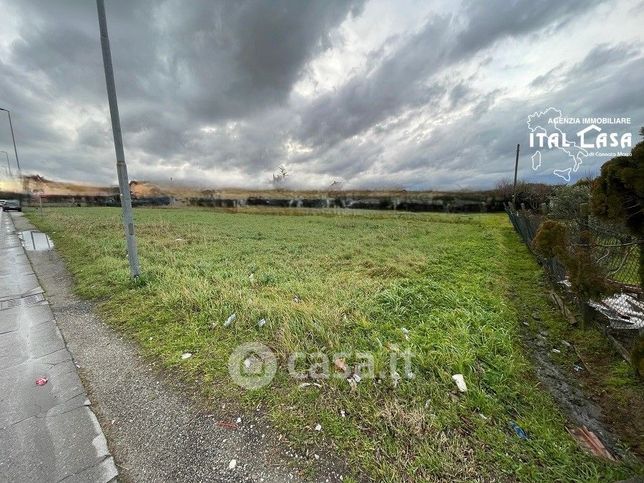 Terreno agricolo in commerciale in 